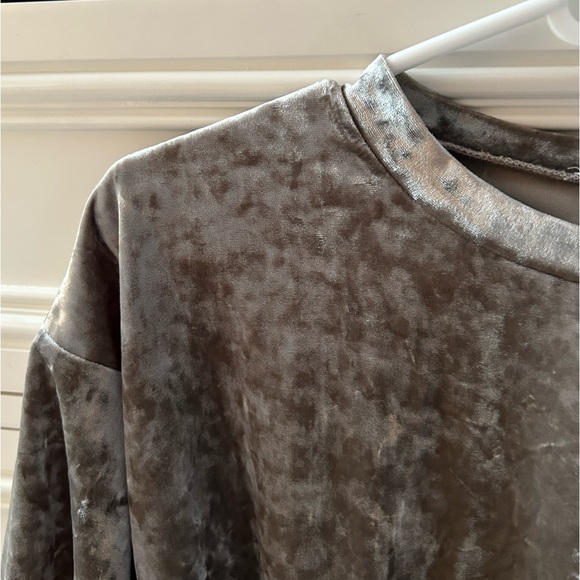 Urban Outfitters Velvet Top - Picture 3 of 3